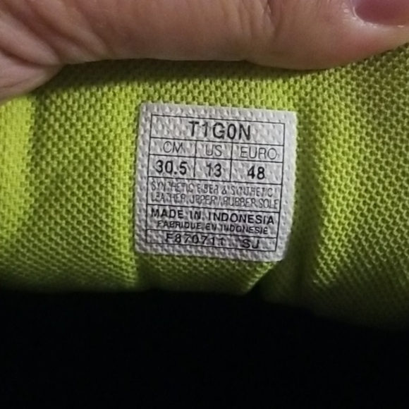 Sneakers - Picture 4 of 7